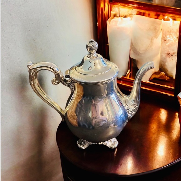 Vintage Wm. Rogers & Son Silverplate Teapot - Picture 6 of 12